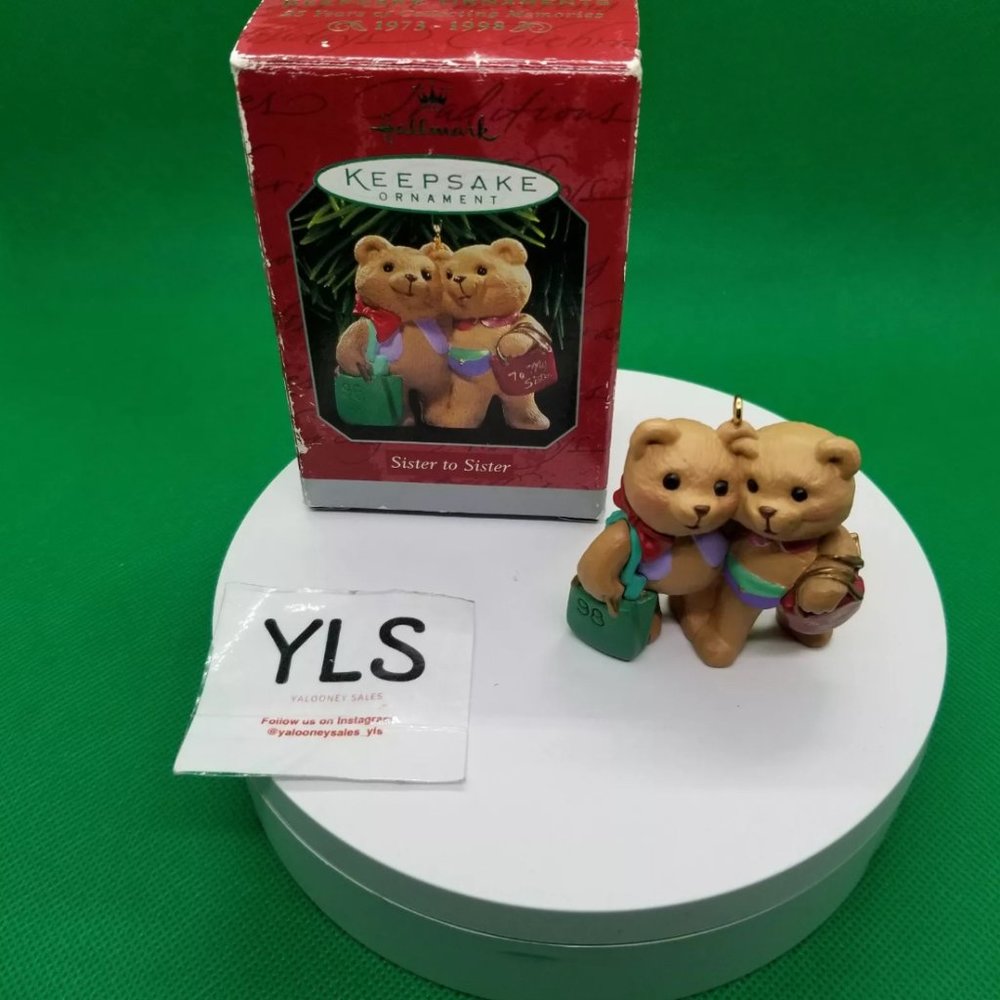 Hallmark Keepsake Ornament 1998‎ Sister to Sister Bears
